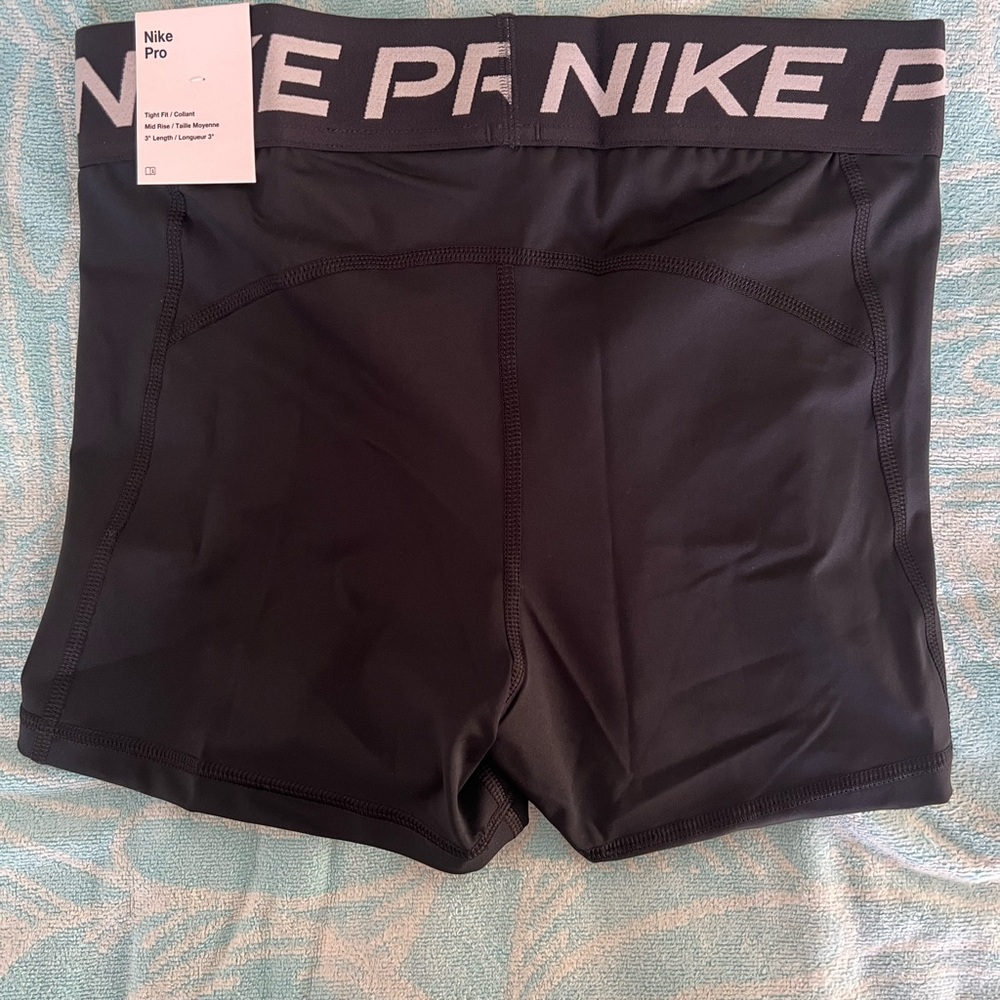 Nike Pro Women's Athletic Black Shorts 3 inch length - Picture 3 of 3